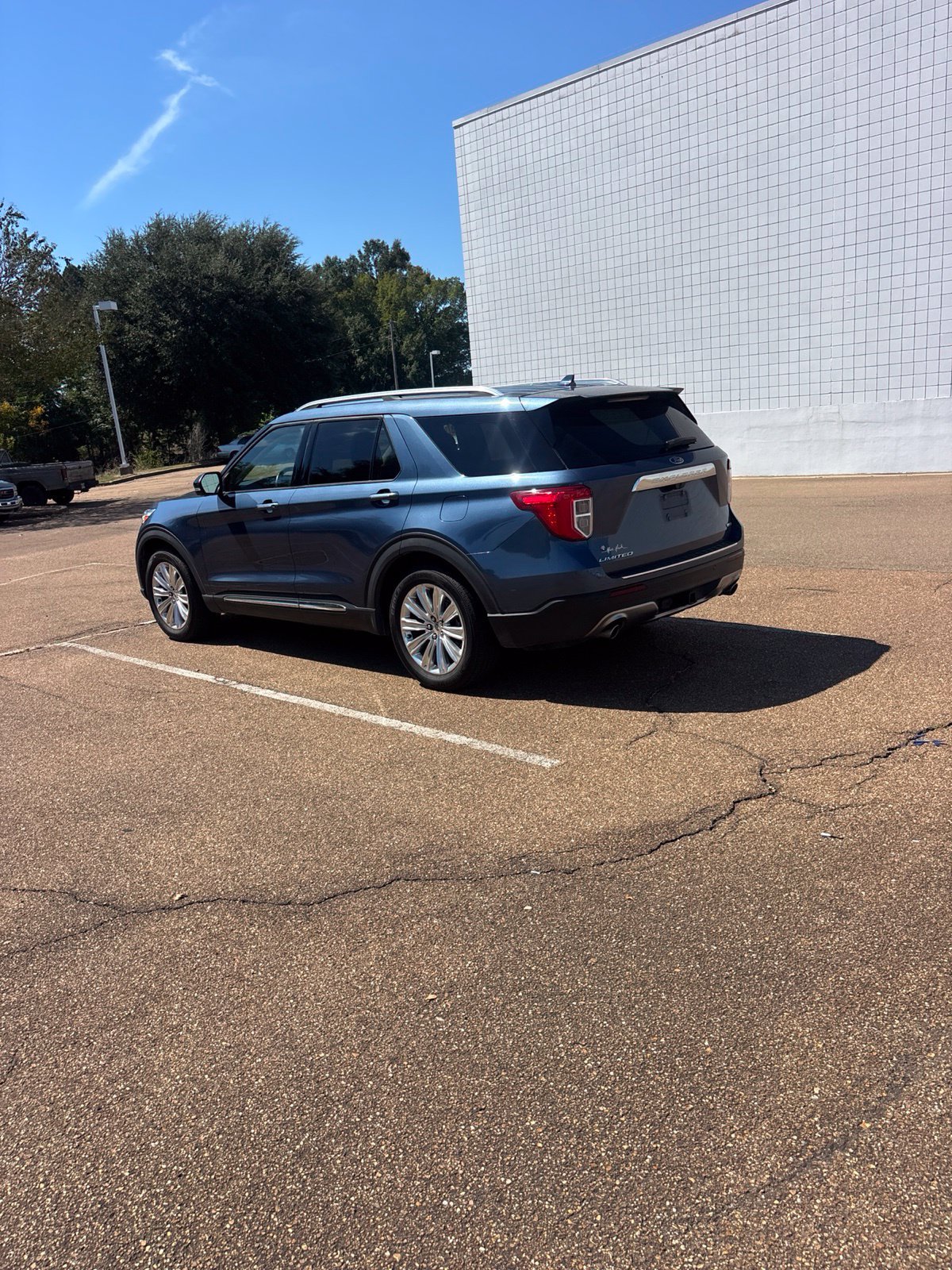 Used 2020 Ford Explorer Limited w/ Class III Trailer Tow Package RWD image 22