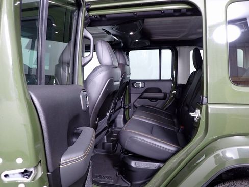 New 2024 Jeep Wrangler Unlimited Sahara w/ Technology Group AWD/4WD image 30