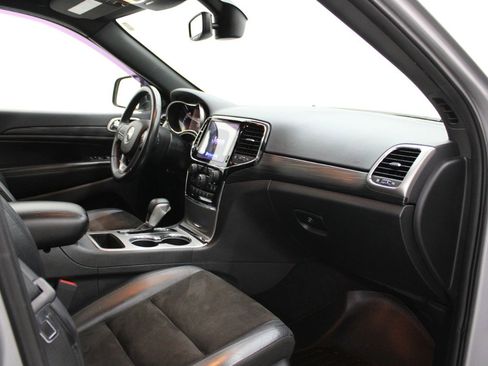 Used 2019 Jeep Grand Cherokee Altitude AWD/4WD image 10