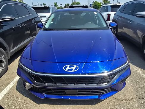 Used 2024 Hyundai Elantra SEL w/ Convenience Package FWD image 8