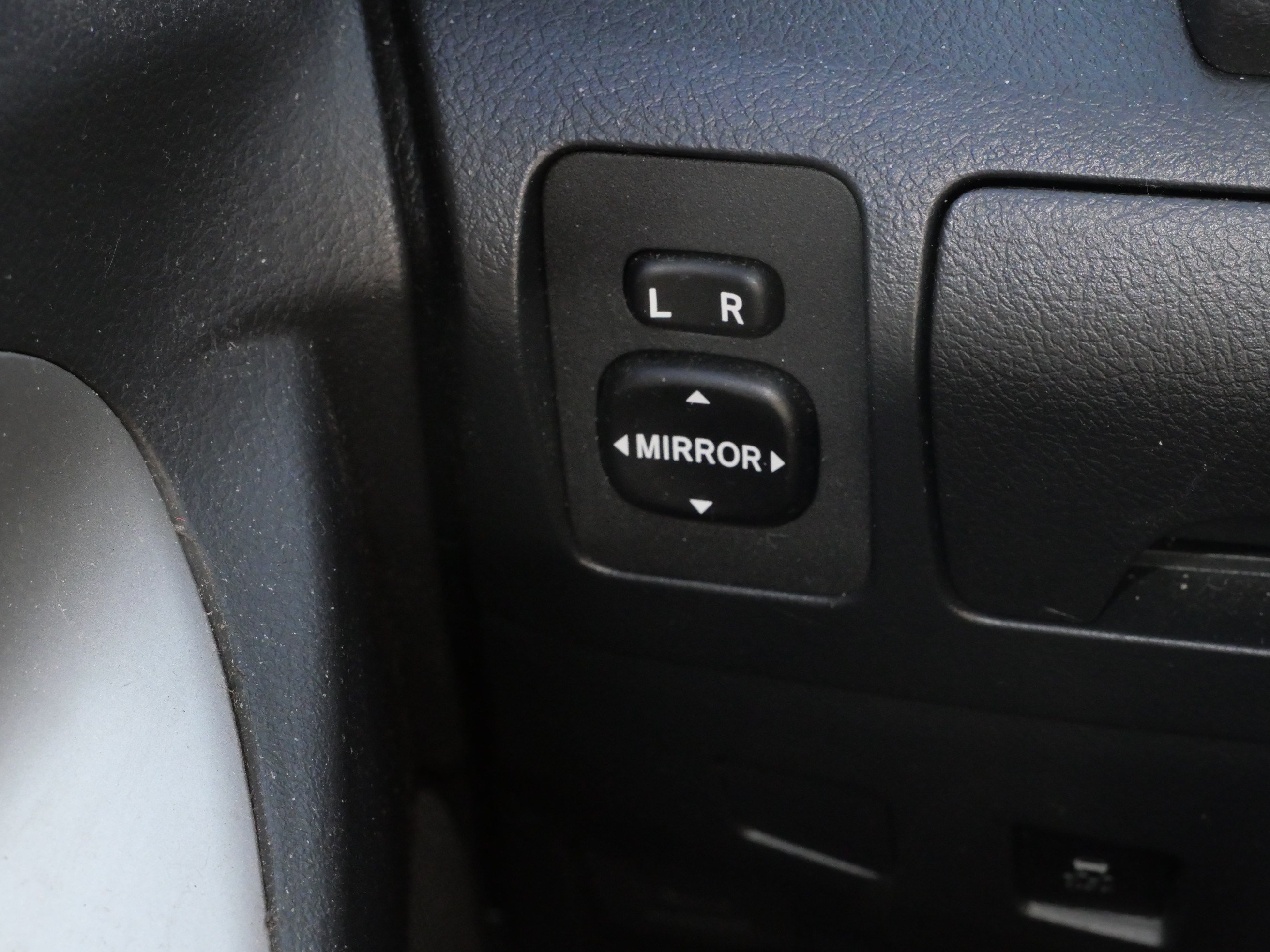 Used 2011 Toyota Camry SE w/ Sport Leather Pkg FWD image 27