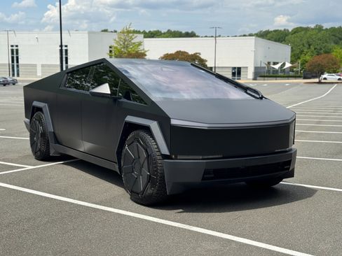 Used 2024 Tesla Cybertruck AWD Crew Cab image 16