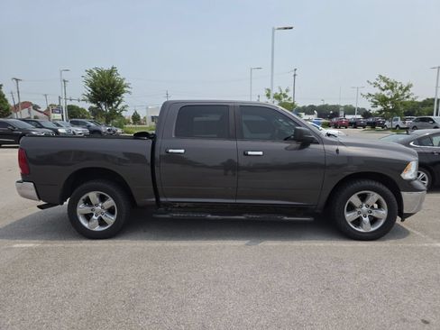 Used 2017 RAM 1500 Classic SLT AWD/4WD image 8