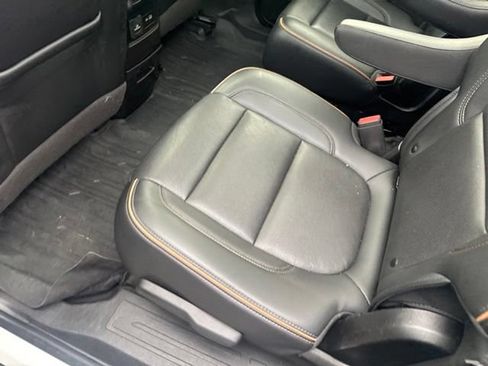 Used 2022 GMC Acadia AT4 w/ Technology Package AWD/4WD image 12