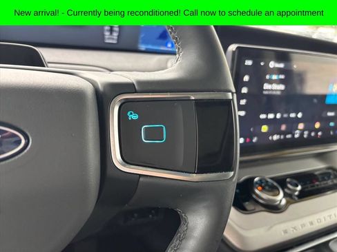 Used 2025 Ford Expedition Active RWD image 18