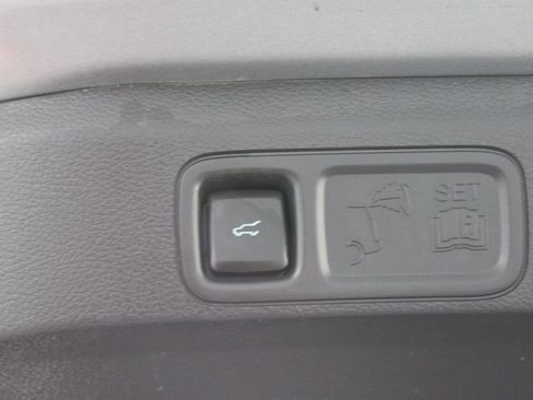 Used 2024 Ford Expedition Limited image 17