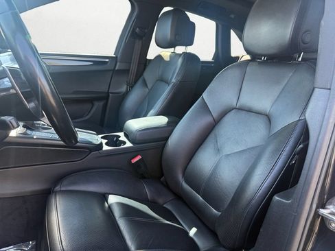 Used 2018 Porsche Macan AWD/4WD image 9