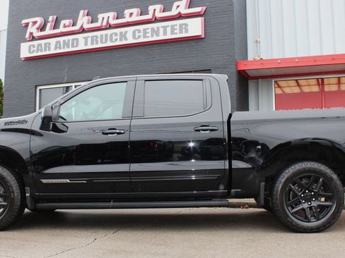 Used 2025 Chevrolet Silverado 1500 High Country w/ Midnight Edition AWD/4WD image 11