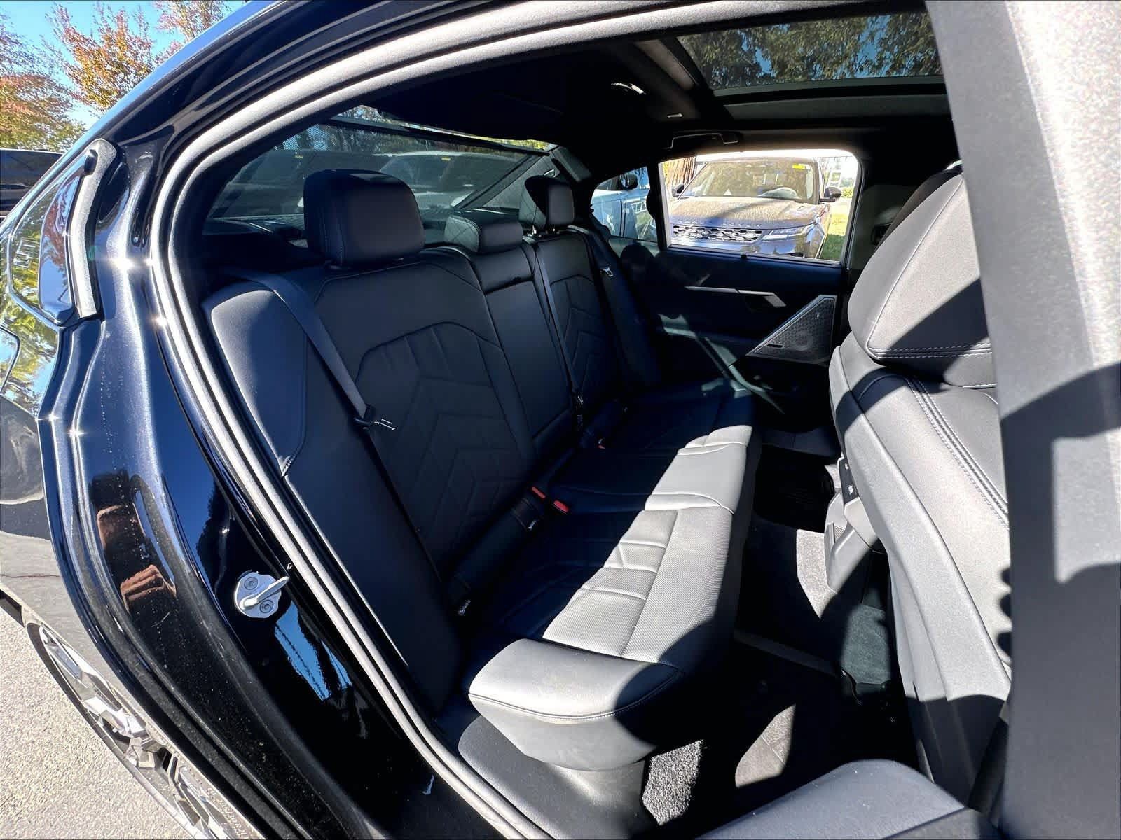 Used 2025 BMW 550e xDrive w/ Premium Package AWD/4WD image 27