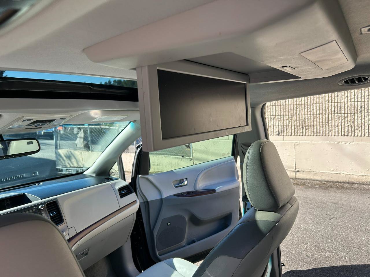 Used 2012 Toyota Sienna Limited w/ Premium Pkg AWD/4WD image 14