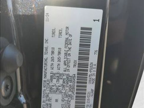 Used 2025 Toyota Tundra SR5 w/ SR5 Premium Package AWD/4WD image 27