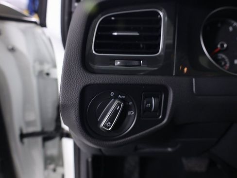 Used 2018 Volkswagen Golf S image 15