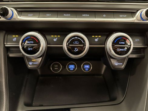 Used 2022 Genesis G70 2.0T image 24