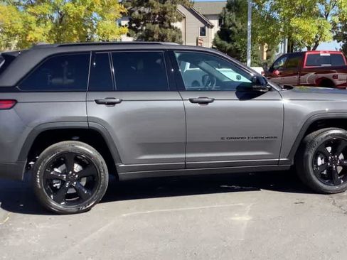 Used 2024 Jeep Grand Cherokee Altitude AWD/4WD image 9