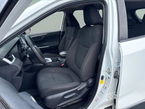 Certified 2020 Toyota RAV4 LE image 24