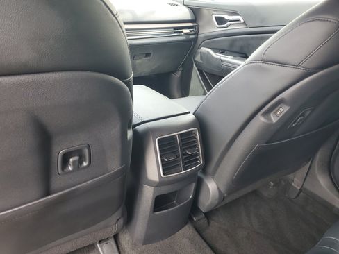 Used 2026 Kia Sportage EX FWD image 13