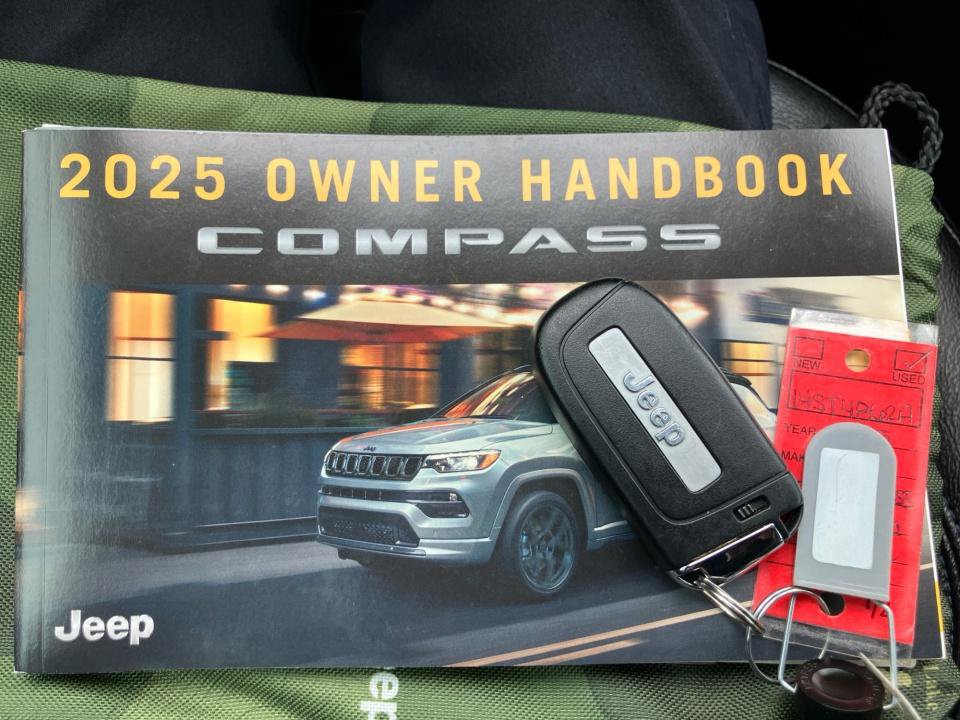 Used 2025 Jeep Compass Latitude AWD/4WD image 38