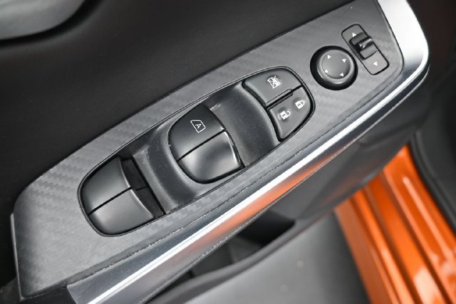Used 2025 Nissan Sentra SR FWD image 13