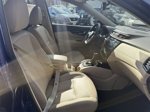 Used 2019 Nissan Rogue SL image 27