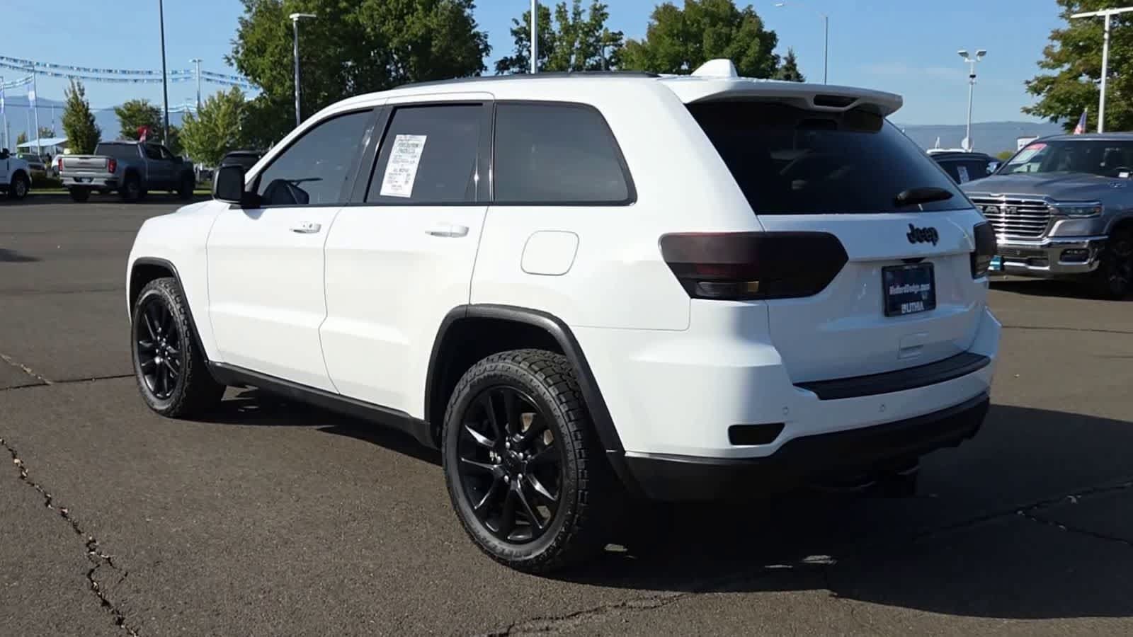 Used 2018 Jeep Grand Cherokee Altitude AWD/4WD image 6