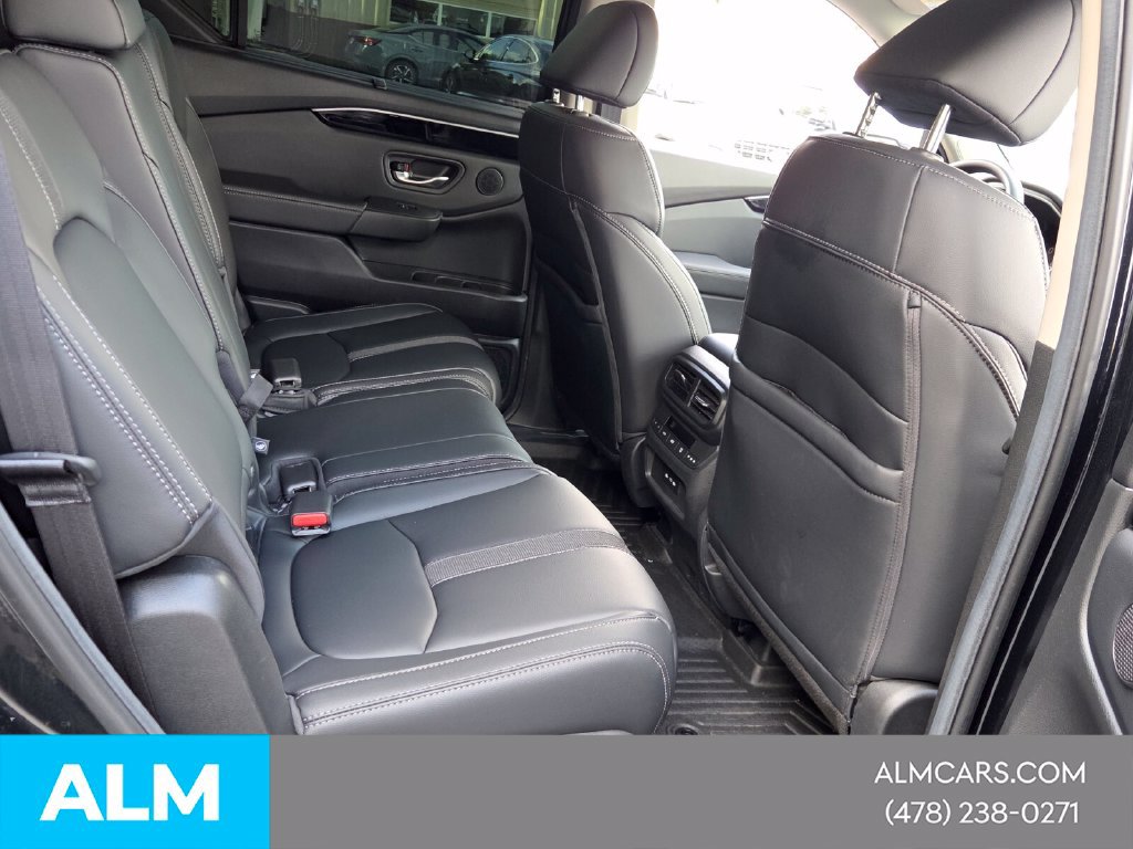 Used 2025 Honda Pilot Touring image 19