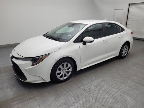 Used 2021 Toyota Corolla LE image 2