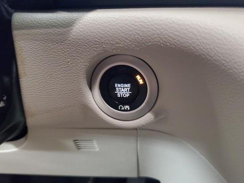 Used 2022 Chrysler Pacifica Touring-L FWD image 27