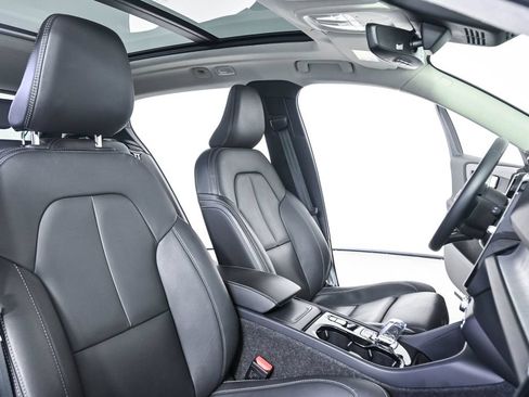 Certified 2025 Volvo XC40 B5 Plus AWD/4WD image 23