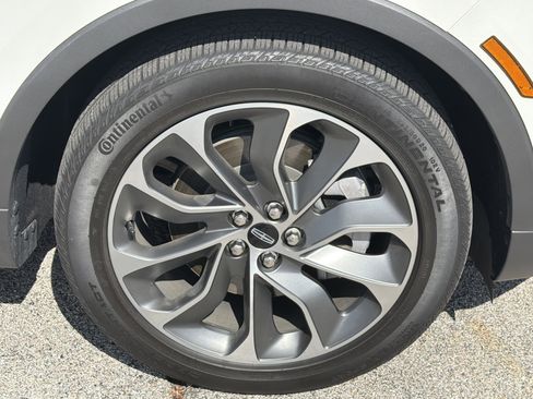 Used 2022 Lincoln Nautilus Reserve FWD image 11