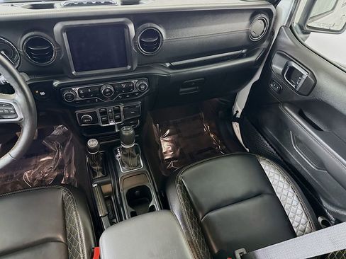 Used 2023 Jeep Wrangler Unlimited Sahara image 27