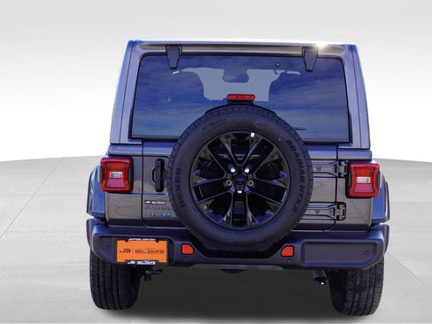 Certified 2025 Jeep Wrangler Unlimited Sahara w/ Safety Group image 6