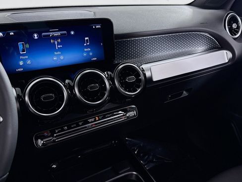 New 2026 Mercedes-Benz GLB 250 image 19