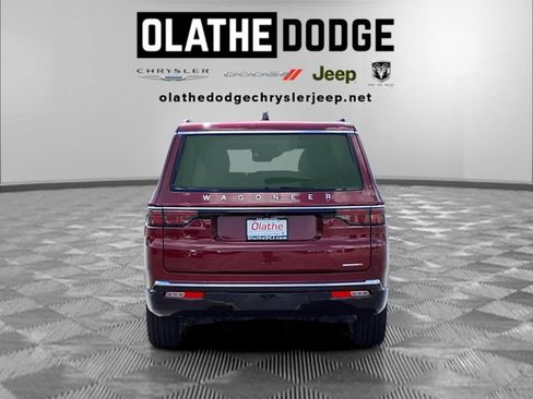 Used 2024 Jeep Wagoneer Series III w/ Premium Group I AWD/4WD image 27