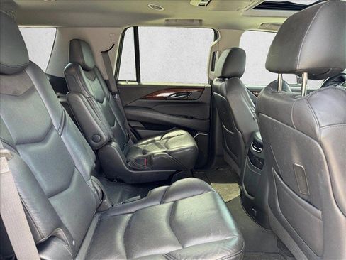 Used 2020 Cadillac Escalade Premium Luxury RWD image 22