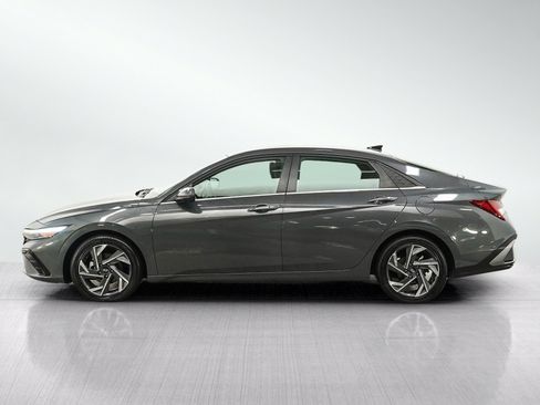 Used 2025 Hyundai Elantra SEL FWD image 2