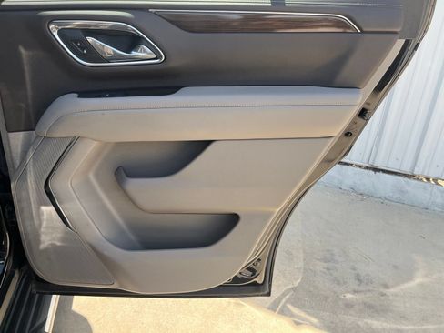 Used 2024 GMC Yukon SLE RWD image 15