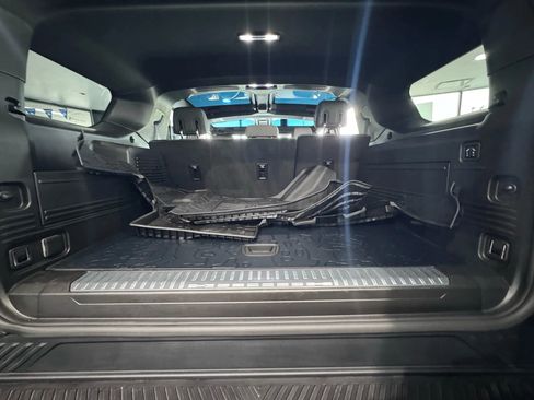 Used 2024 GMC Hummer EV 2X w/ LPO, Illumination Package image 21