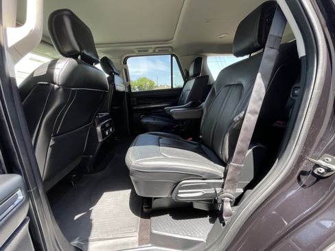 Used 2019 Ford Expedition Platinum RWD image 18