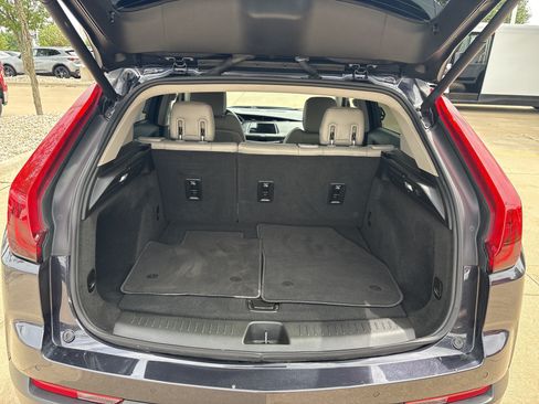 Used 2022 Cadillac XT4 Luxury w/ Cold Weather Package AWD/4WD image 12