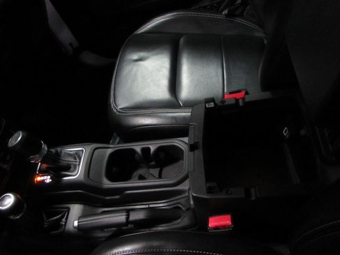 Used 2023 Jeep Wrangler Sahara image 23