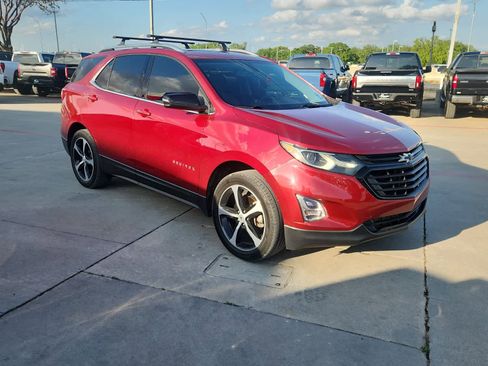 Used 2018 Chevrolet Equinox LT w/ Sun & Infotainment Package image 2