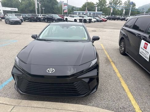 Used 2025 Toyota Camry LE w/ Convenience Package FWD image 2