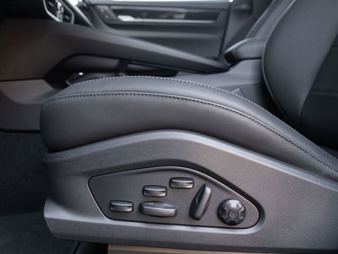 Certified 2026 Porsche Macan 4 Electric AWD/4WD image 23