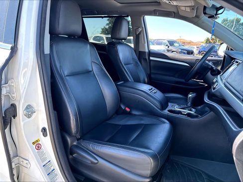 Used 2016 Toyota Highlander XLE AWD/4WD image 29