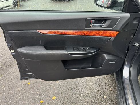 Used 2012 Subaru Outback 2.5i Limited w/ Moonroof Pkg AWD/4WD image 12