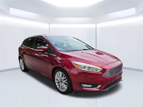 Used 2017 Ford Focus Titanium FWD image 9
