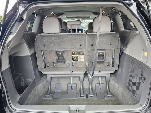 Used 2018 Toyota Sienna XLE AWD/4WD image 16