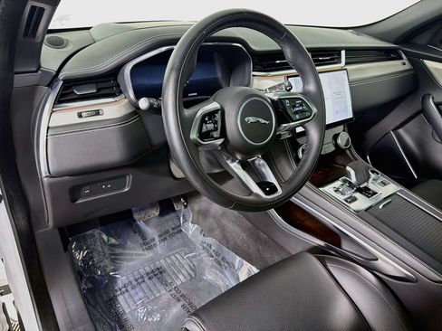 Certified 2025 Jaguar F-PACE R-Dynamic S AWD/4WD image 9