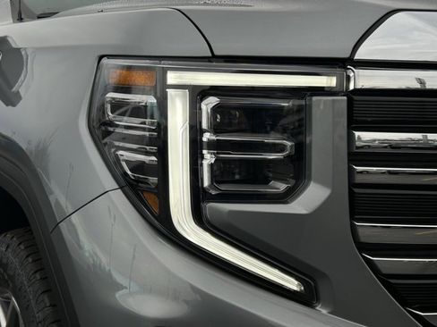 New 2026 GMC Sierra 1500 SLT image 17