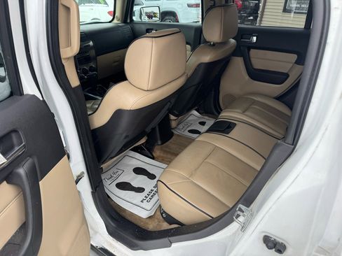Used 2007 HUMMER H3 Adventure image 9